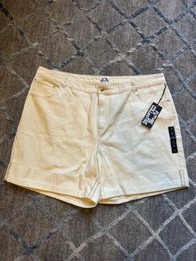 The Collective Cream Jean Shorts - High-Rise Casual Fit